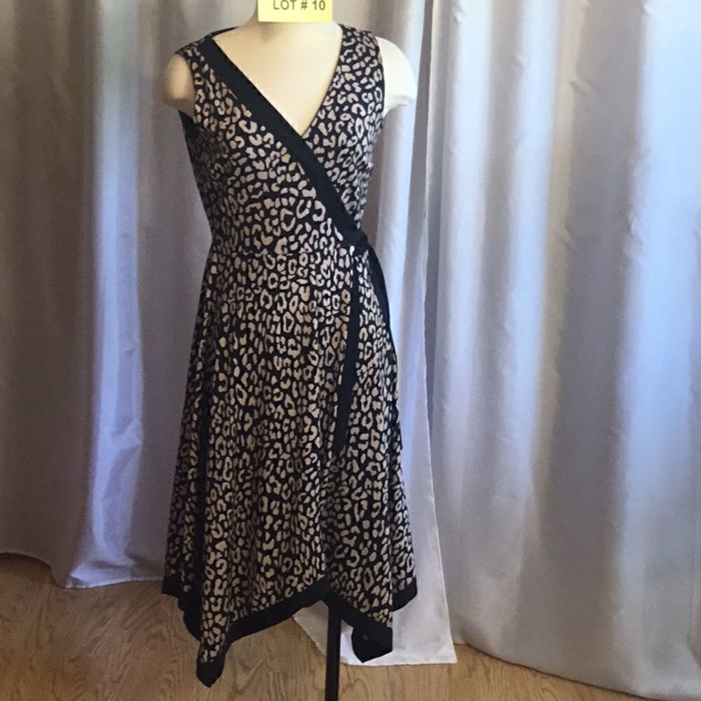 Faux wrap style dress in animal print, pull on v neck, size small SHELBY/PALMER - Picture 3 of 13